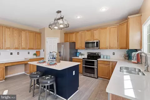 Kitchen - 12337 Grimsby Ln, Bristow, VA 20136 photo 4 of 6