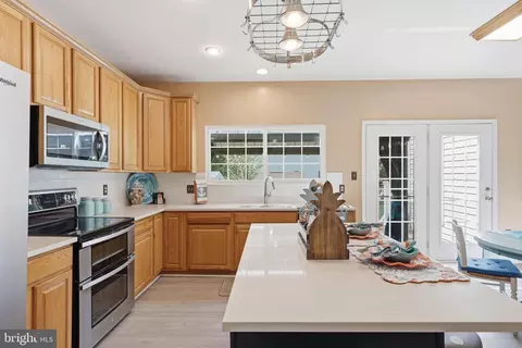 Kitchen - 12337 Grimsby Ln, Bristow, VA 20136 photo 3 of 6
