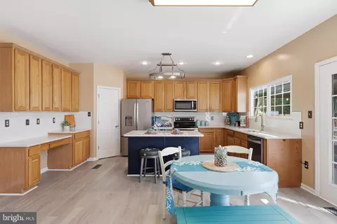 Kitchen - 12337 Grimsby Ln, Bristow, VA 20136 photo 5 of 6