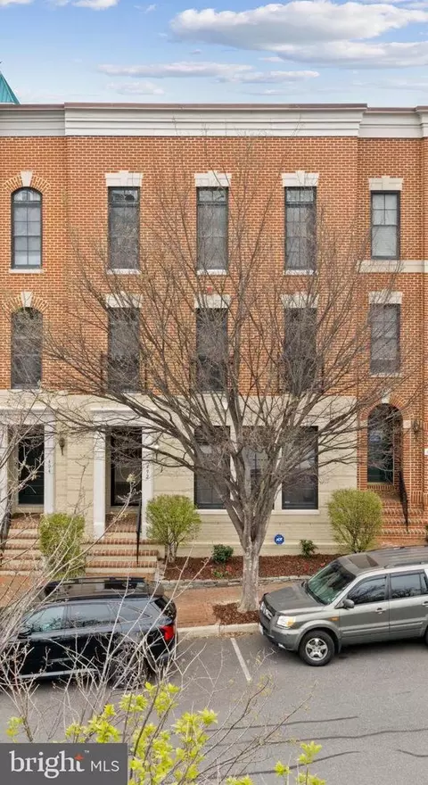 492 Harbor Side St, Woodbridge, VA 22191