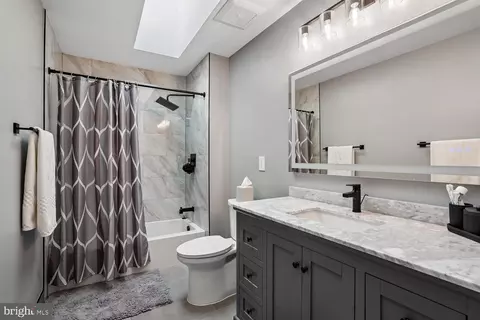 Bath - 15005 Rumson Pl, Manassas, VA 20111 photo 3 of 5