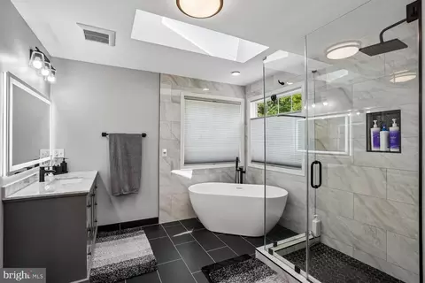 Bath - 15005 Rumson Pl, Manassas, VA 20111 photo 1 of 5