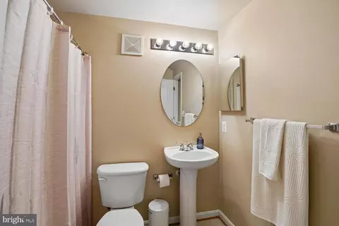 Bath - 15005 Rumson Pl, Manassas, VA 20111 photo 4 of 5