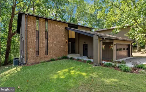 2609 Woodfern Ct, Woodbridge, VA 22192