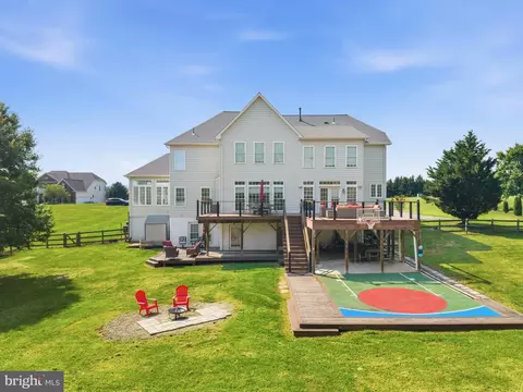 Exterior - 3508 Finish Line Dr, Gainesville, VA 20155 photo 19 of 31