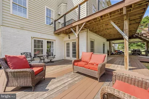 Exterior - 3508 Finish Line Dr, Gainesville, VA 20155 photo 10 of 31