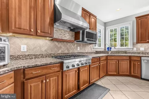 Kitchen - 3508 Finish Line Dr, Gainesville, VA 20155 photo 4 of 4