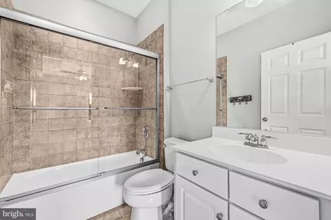 Bath - 3508 Finish Line Dr, Gainesville, VA 20155 photo 5 of 8