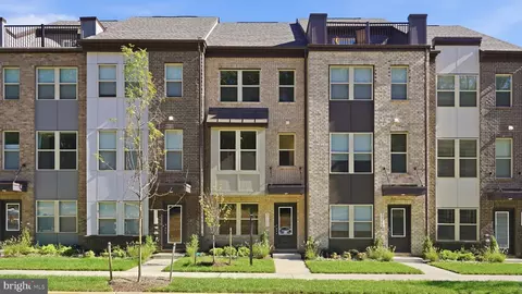 3754 District Dr, Woodbridge, VA 22193