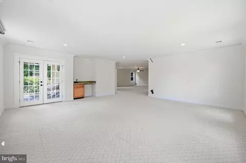Living - 3209 Shoreview Rd, Triangle, VA 22172 photo 8 of 8