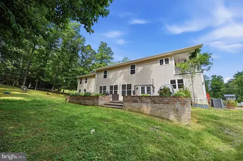 Exterior - 3209 Shoreview Rd, Triangle, VA 22172 photo 6 of 7