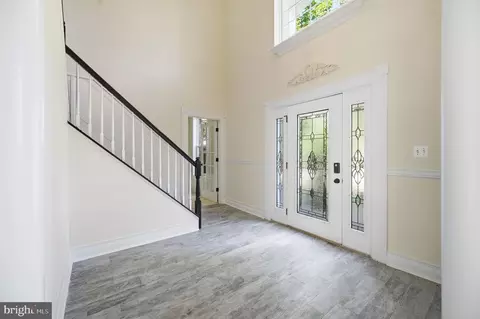 Entry Way - 3209 Shoreview Rd, Triangle, VA 22172 photo 4 of 8