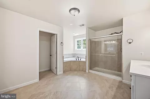 Entry Way - 3209 Shoreview Rd, Triangle, VA 22172 photo 6 of 8