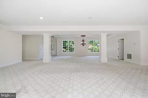 Living - 3209 Shoreview Rd, Triangle, VA 22172 photo 6 of 8