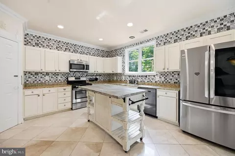 Kitchen - 3209 Shoreview Rd, Triangle, VA 22172 photo 4 of 9