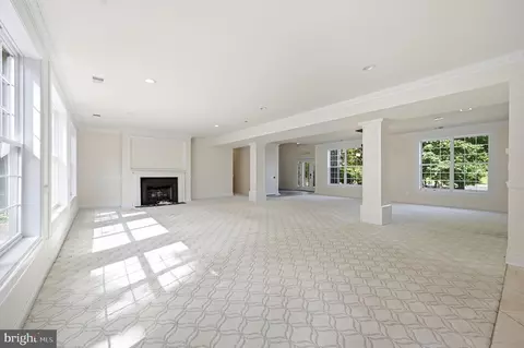 Living - 3209 Shoreview Rd, Triangle, VA 22172 photo 2 of 8