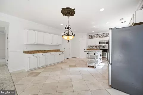 Kitchen - 3209 Shoreview Rd, Triangle, VA 22172 photo 2 of 9