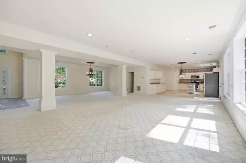 Living - 3209 Shoreview Rd, Triangle, VA 22172 photo 4 of 8