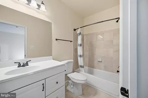 Bath - 3209 Shoreview Rd, Triangle, VA 22172 photo 1 of 5