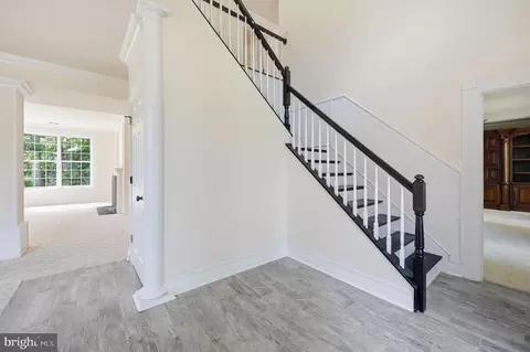 Entry Way - 3209 Shoreview Rd, Triangle, VA 22172 photo 3 of 8