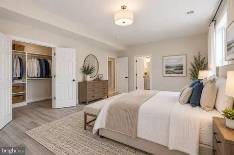 Bedroom - 3209 Shoreview Rd, Triangle, VA 22172 photo 1 of 13