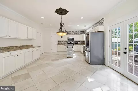 Kitchen - 3209 Shoreview Rd, Triangle, VA 22172 photo 1 of 9