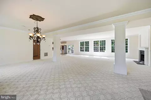 Living - 3209 Shoreview Rd, Triangle, VA 22172 photo 5 of 8