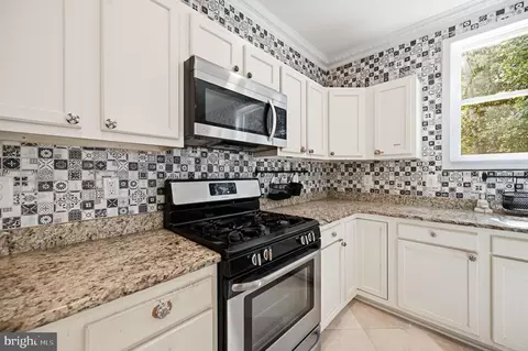 Kitchen - 3209 Shoreview Rd, Triangle, VA 22172 photo 7 of 9