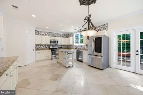 Kitchen - 3209 Shoreview Rd, Triangle, VA 22172 photo 3 of 9
