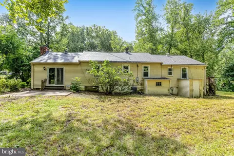 Exterior - 19267 Mockingbird Heights Rd, Triangle, VA 22172 photo 3 of 4
