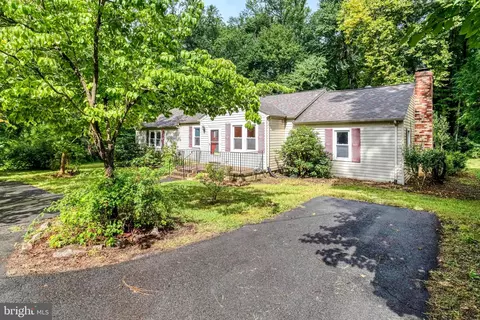 Exterior - 19267 Mockingbird Heights Rd, Triangle, VA 22172 photo 2 of 4