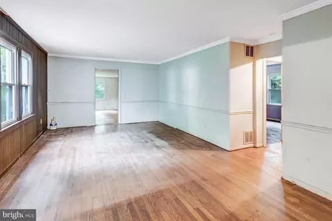 Living - 19267 Mockingbird Heights Rd, Triangle, VA 22172 photo 1 of 5