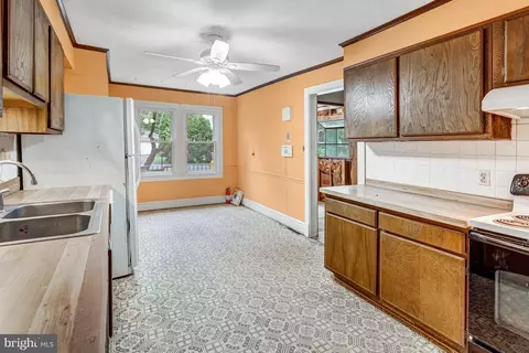Kitchen - 19267 Mockingbird Heights Rd, Triangle, VA 22172 photo 3 of 3
