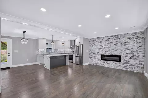Living - 8323 Rolling Rd, Manassas, VA 20110 photo 1 of 4
