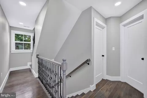 Entry Way - 8323 Rolling Rd, Manassas, VA 20110 photo 2 of 3