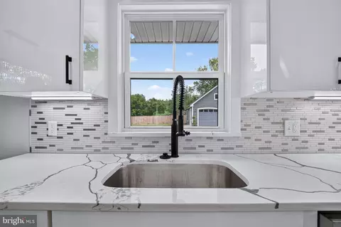 Kitchen - 8323 Rolling Rd, Manassas, VA 20110 photo 6 of 7