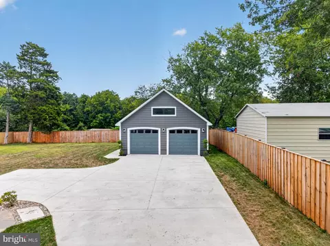 Exterior - 8323 Rolling Rd, Manassas, VA 20110 photo 17 of 19