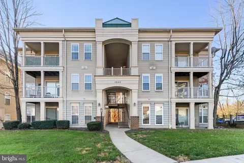 1060 Gardenview Loop #304, Woodbridge, VA 22191
