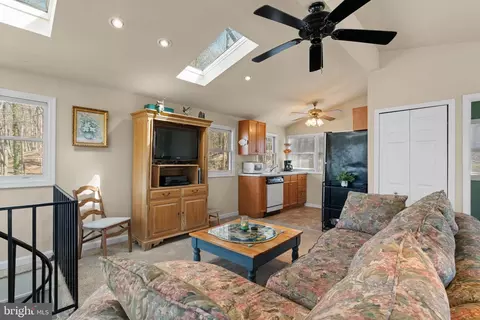 8600 Cobb Rd, Manassas, VA 20112 photo 3