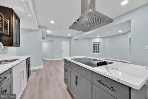 Kitchen - 3379 Oakham Dr, Triangle, VA 22172 photo 8 of 9