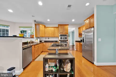 Kitchen - 3379 Oakham Dr, Triangle, VA 22172 photo 5 of 9