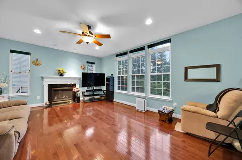 Living - 3379 Oakham Dr, Triangle, VA 22172 photo 1 of 3