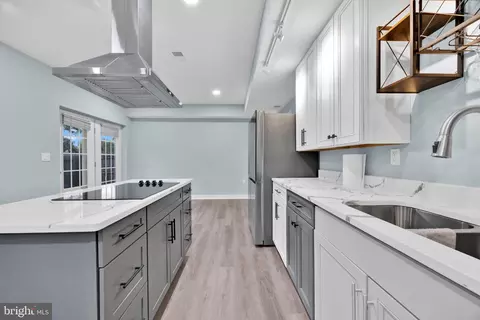 Kitchen - 3379 Oakham Dr, Triangle, VA 22172 photo 9 of 9