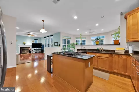 Kitchen - 3379 Oakham Dr, Triangle, VA 22172 photo 4 of 9