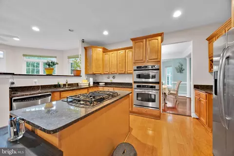 Kitchen - 3379 Oakham Dr, Triangle, VA 22172 photo 2 of 9