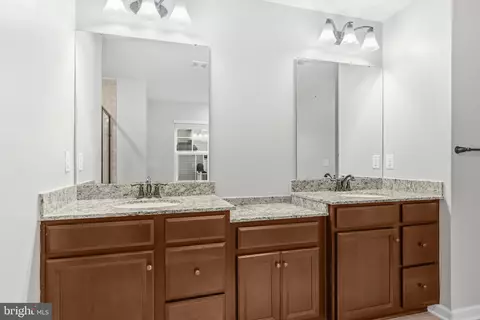 Entry Way - 2341 Sweet Pepperbrush Loop, Dumfries, VA 22026 photo 6 of 9