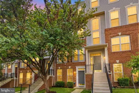 2415 Rainswood Ln, Woodbridge, VA 22191