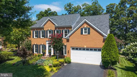 8192 Tillinghast Ln, Gainesville, VA 20155