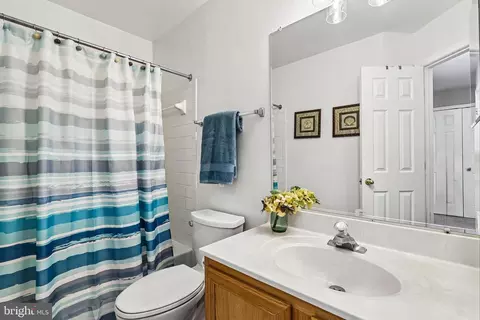 Bath - 17469 Denali Pl, Dumfries, VA 22025 photo 3 of 4