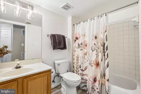 Bath - 17469 Denali Pl, Dumfries, VA 22025 photo 4 of 4
